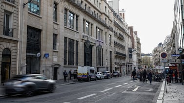 Policía francesa frustra atentado con explosivos frente a banco estadounidense en París