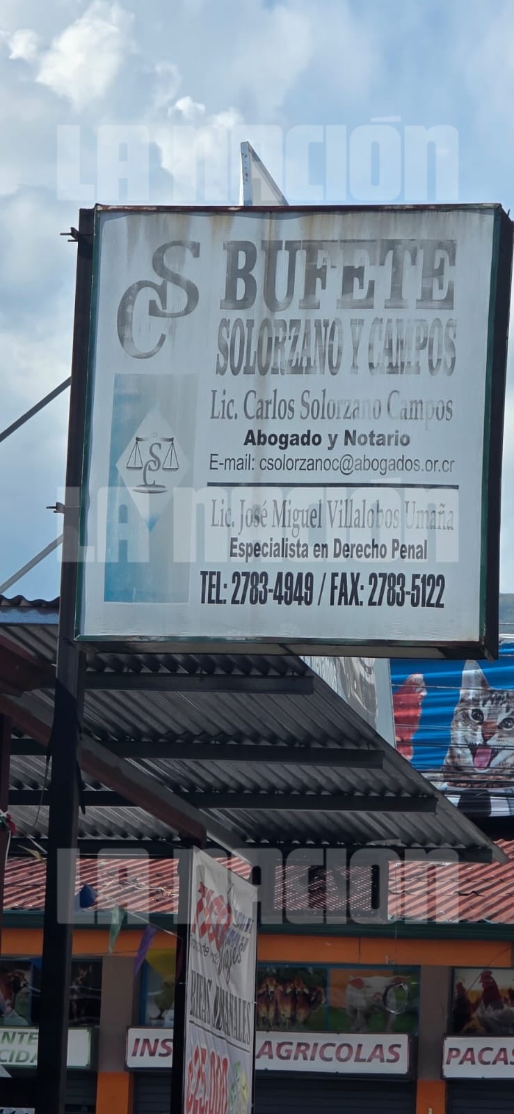 Carlos Manuel Solórzano Campos, detenido con fines de extradición este jueves 26 de marzo, tenía un bufete de abogado en Ciudad Neily. El rótulo incluye el nombre del penalista José Miguel Villalobos.