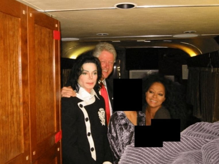 Revelan fotos de celebridades y políticos en caso Jeffrey Epstein