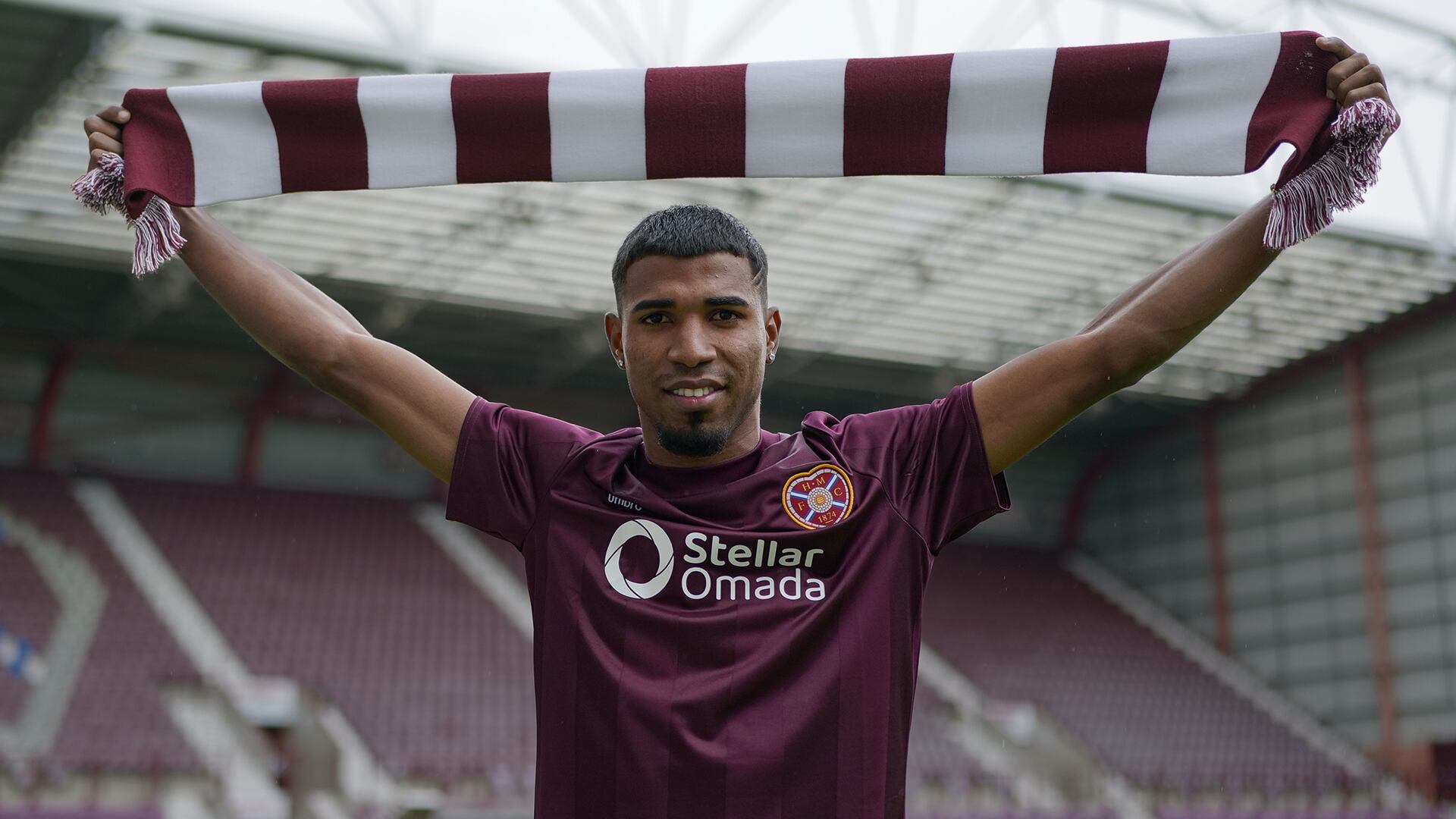 Gerald Taylor firmó con el Heart of Midlothian de Escocia. Foto: Twitter Heart of Midlothian