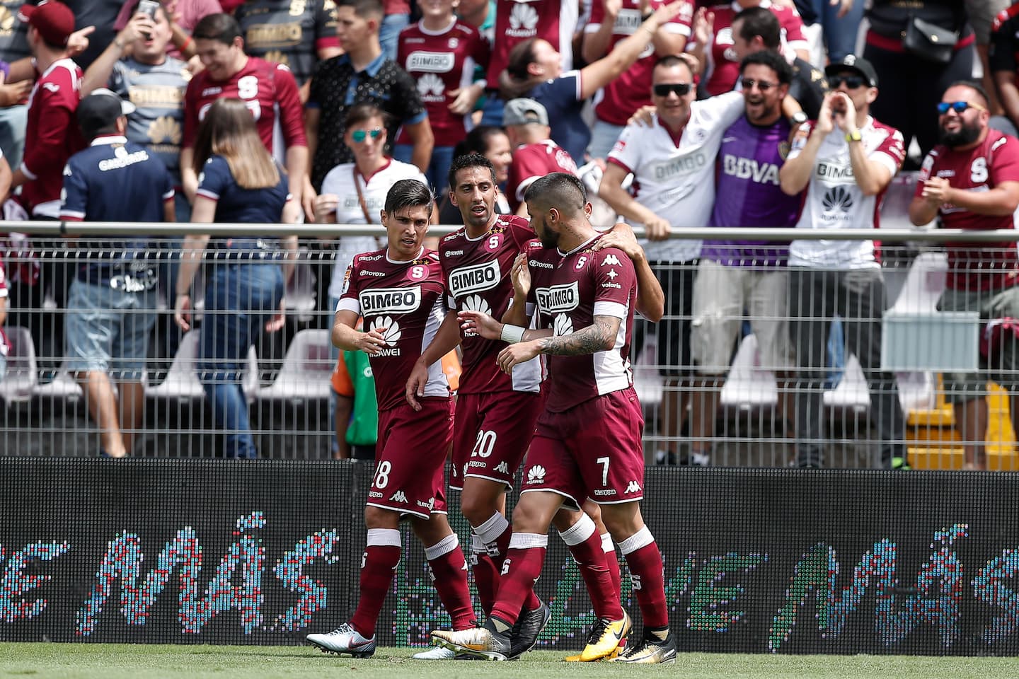 Así celebraron los jugadores del Saprissa el 1 a 0 sobre Alajuelense.