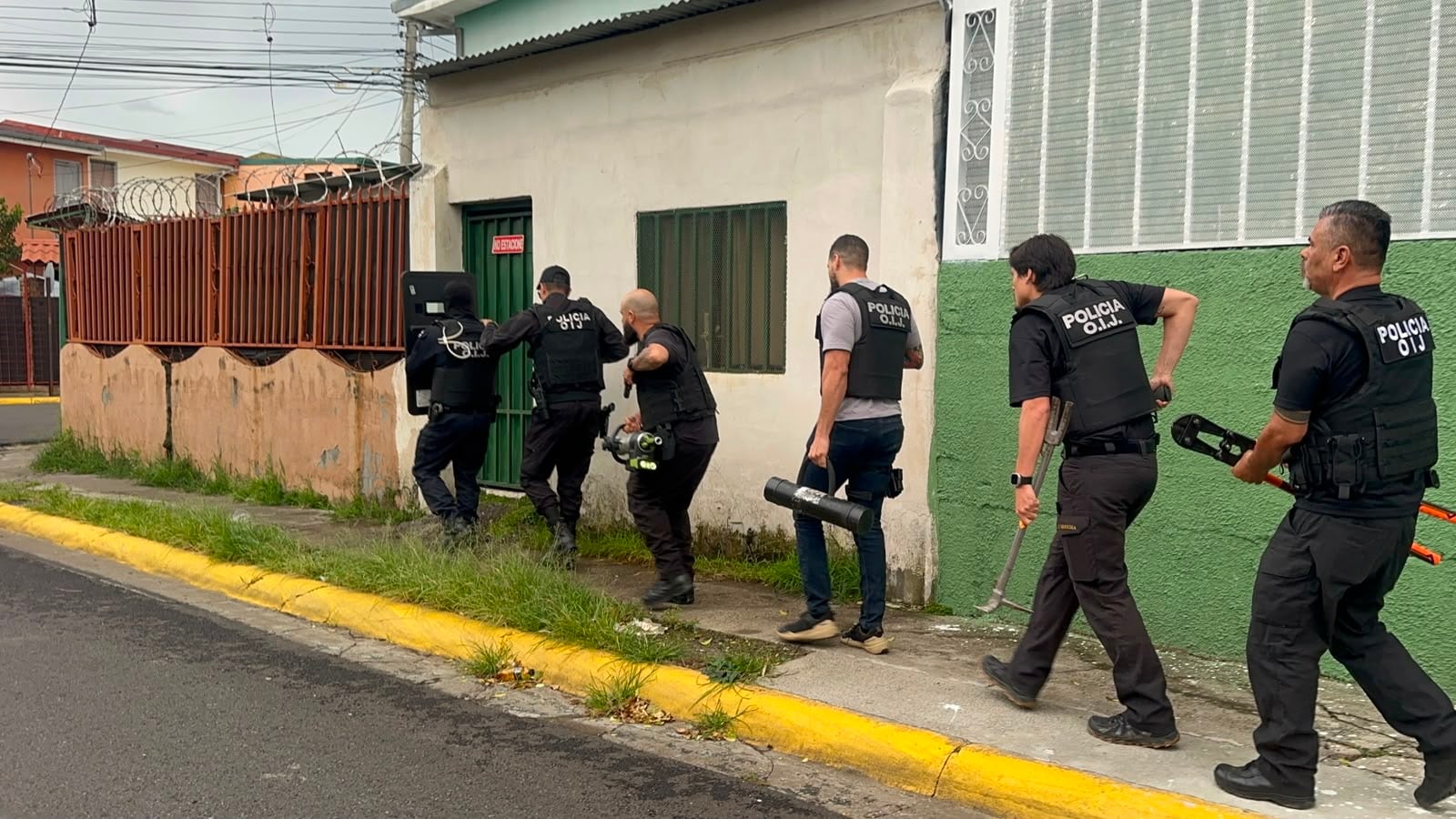 Allanamiento guarda de seguridad que presuntamente difundia material con contenido de abuso sexual infantil