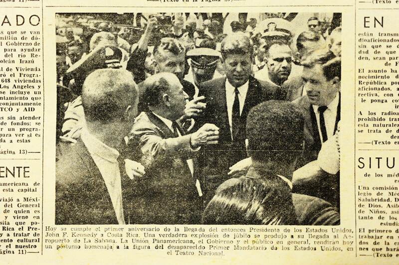 John Fitzgerald Kennedy visitó Costa Rica entre el 18 y el 20 de marzo de 1963. Su paso por el país fue seguido por multitudes. Fotografía: Archivo LN.