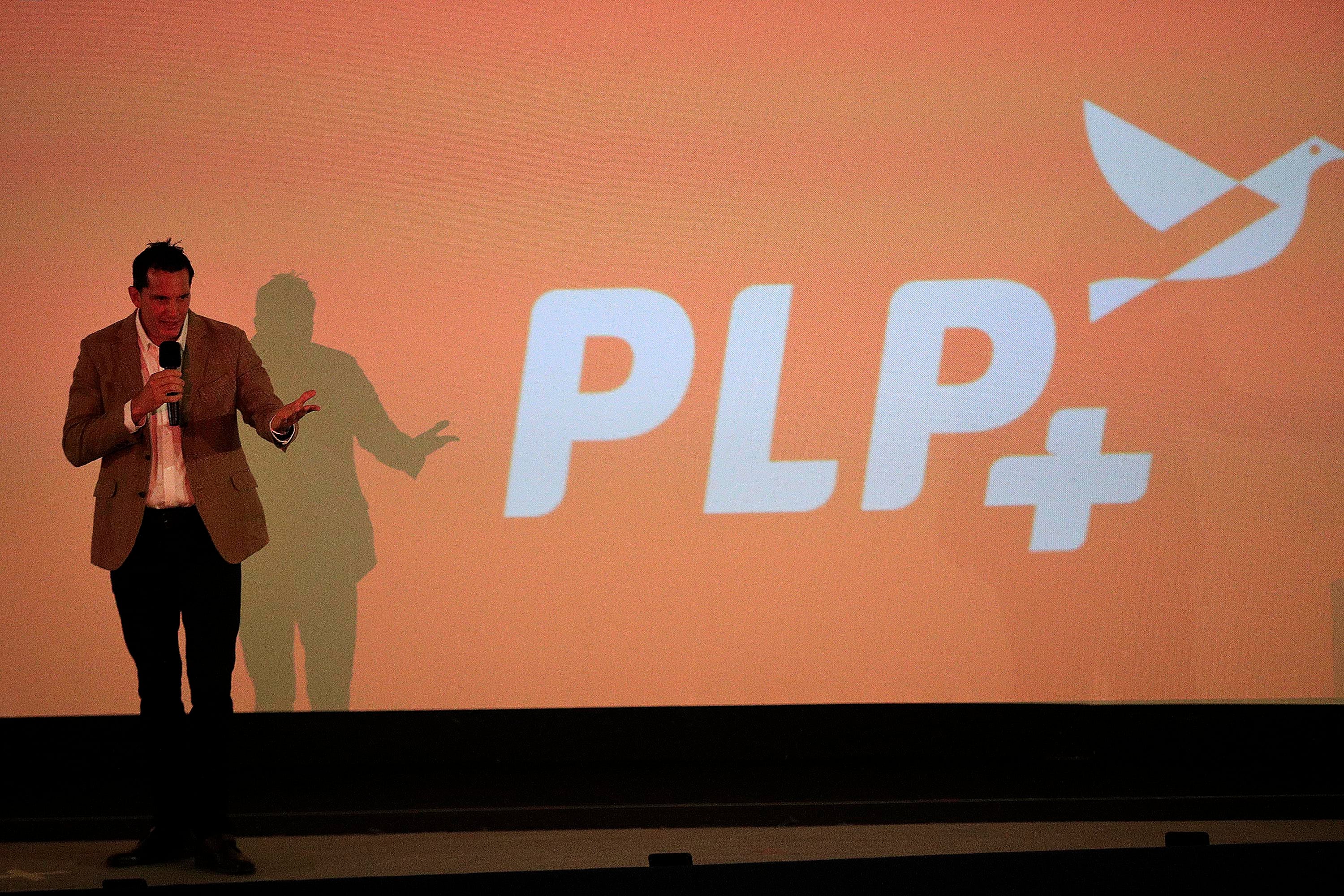 Jose Aguilar Berrocal y su esposa Johanna Bukele, quien es prima del presidente de El Salvador, Nayib Bukele, figuran como dirigentes de un nuevo partido político que intenta inscribirse ante el TSE. Él fue candidato a vicepresidente del Liberal Progresista en las elecciones del 2022.