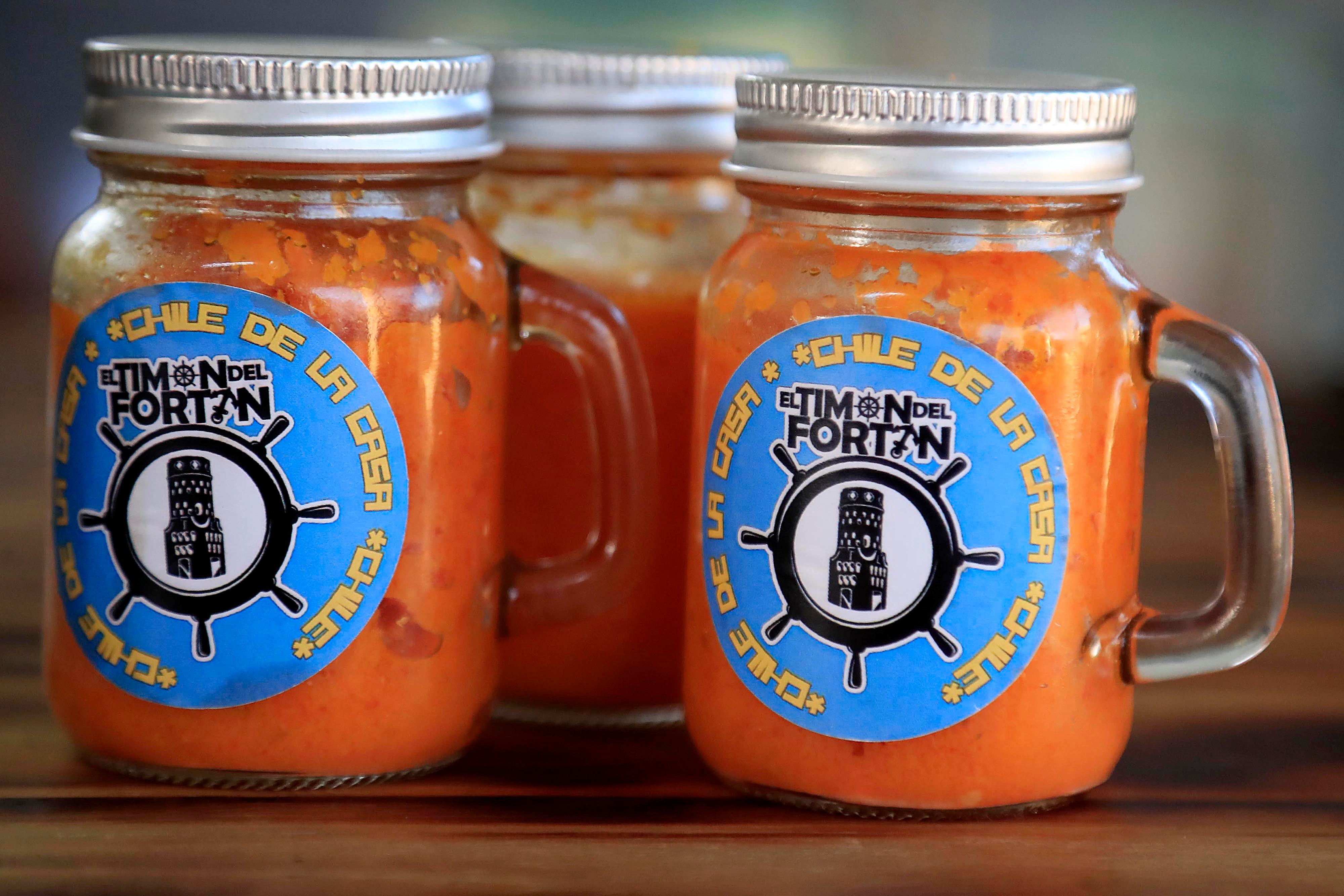 15/02/2024 Heredia. Cevichería El Timón del Fortín es un local esquinero en el centro de esta provincia, muy visitado por los amantes del ceviche y las caldosas, pero que además se topan con la particularidad de que las pueden acompañar con frutas, y disfrutarlas en un ambiente muy costero pero en plena ciudad. Foto: Rafael Pacheco Granados