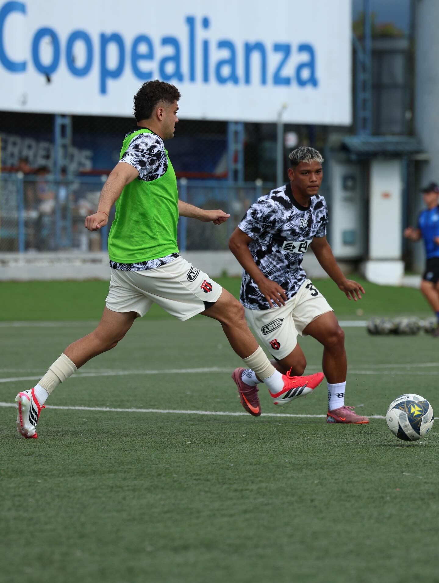 Guillermo Villalobos y Creichel Pérez reconocen que tienen mucho por mejorar.