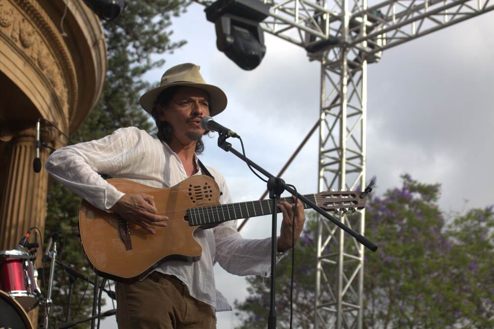 Lenguas. El Festival Internacional de Cantautores reunirá música en distintos idiomas. Por ejemplo, el tico Óscar Pino canta en español, portugués e inglés. Óscar Pino/FICA para LN