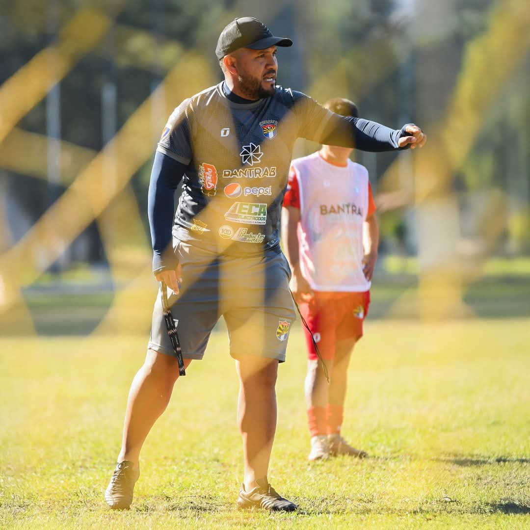 Saúl Philip es entrenador del Aurora de Guatemala, donde espera lograr el ascenso.