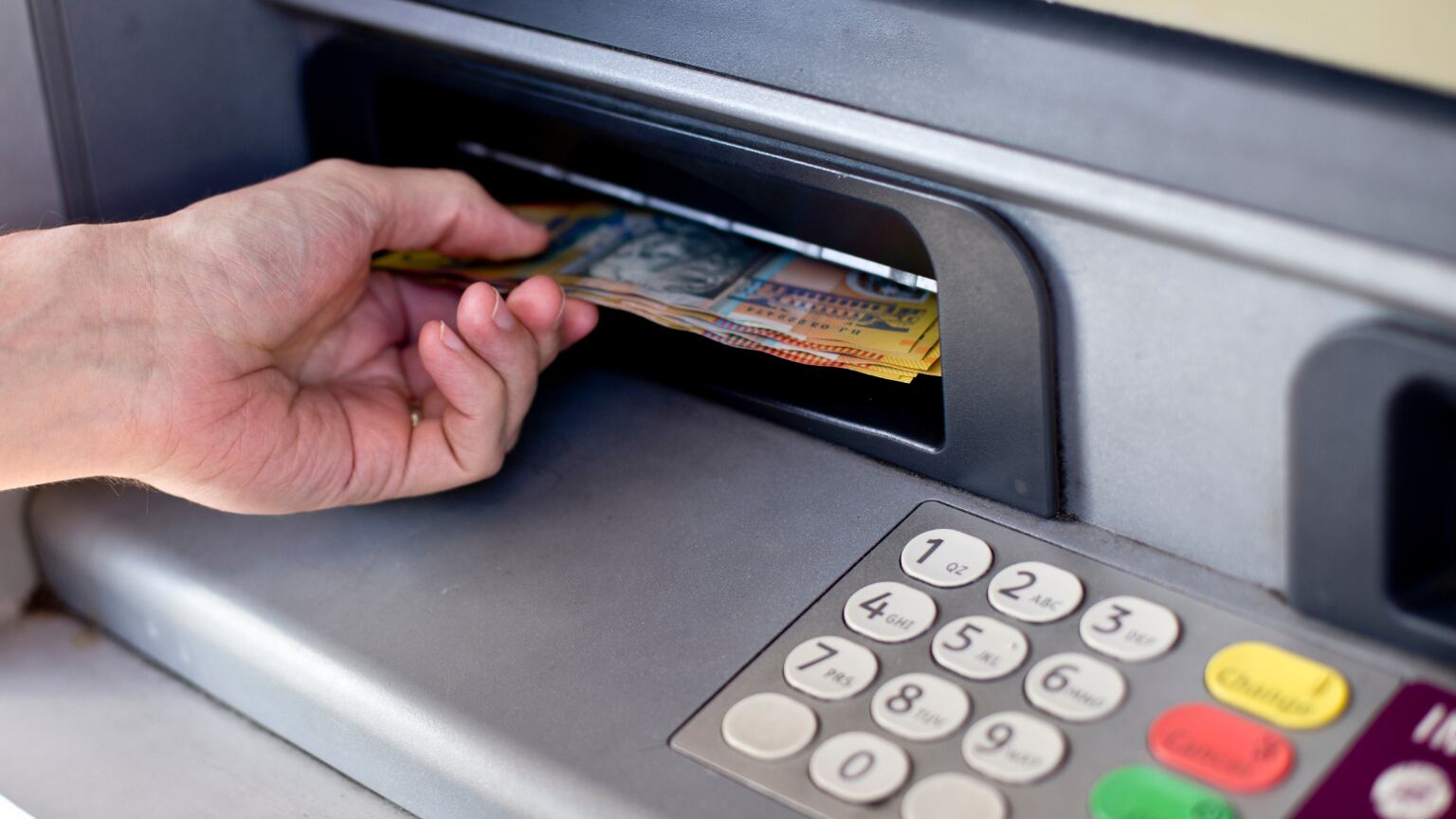 La CCSS anunció los depósitos de pensión IVM de setiembre a diciembre 2025, incluyendo el aguinaldo en noviembre.