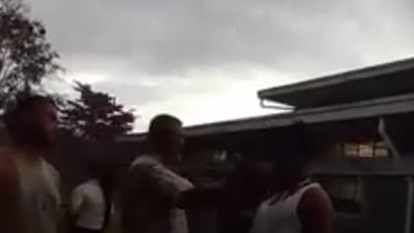Video: Captan a oficial penitenciario golpeando a un privado de libertad
