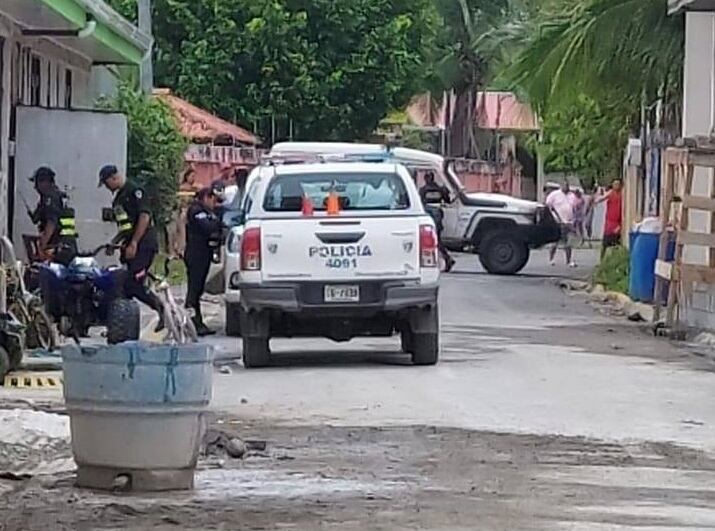 Mujer es asesinada de varios balazos en el barrio Los Lirios en Limón. Foto cortesía Limón Informa.