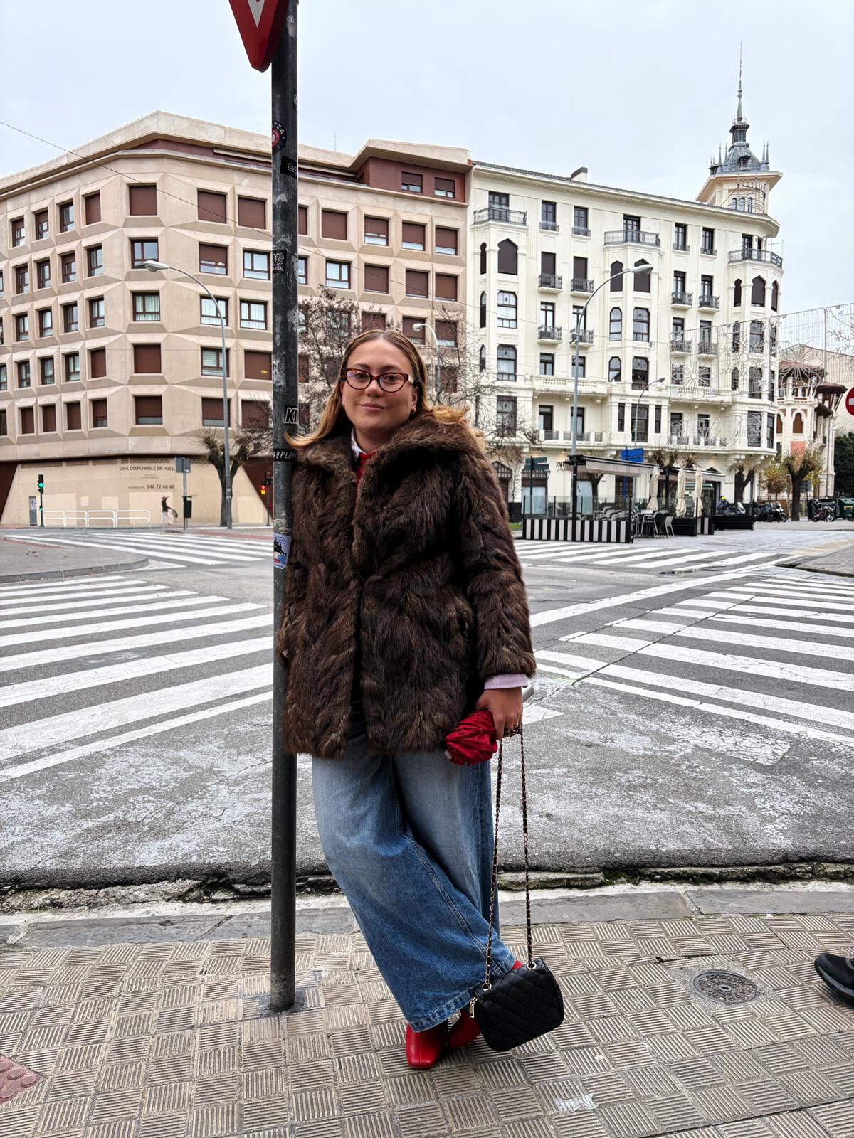 Valeria Solano dio a conocer que entre las historias un grupo de ticos en Francia le contaron que en París abren las puertas de sus casas para los costarricenses que viven más lejos.