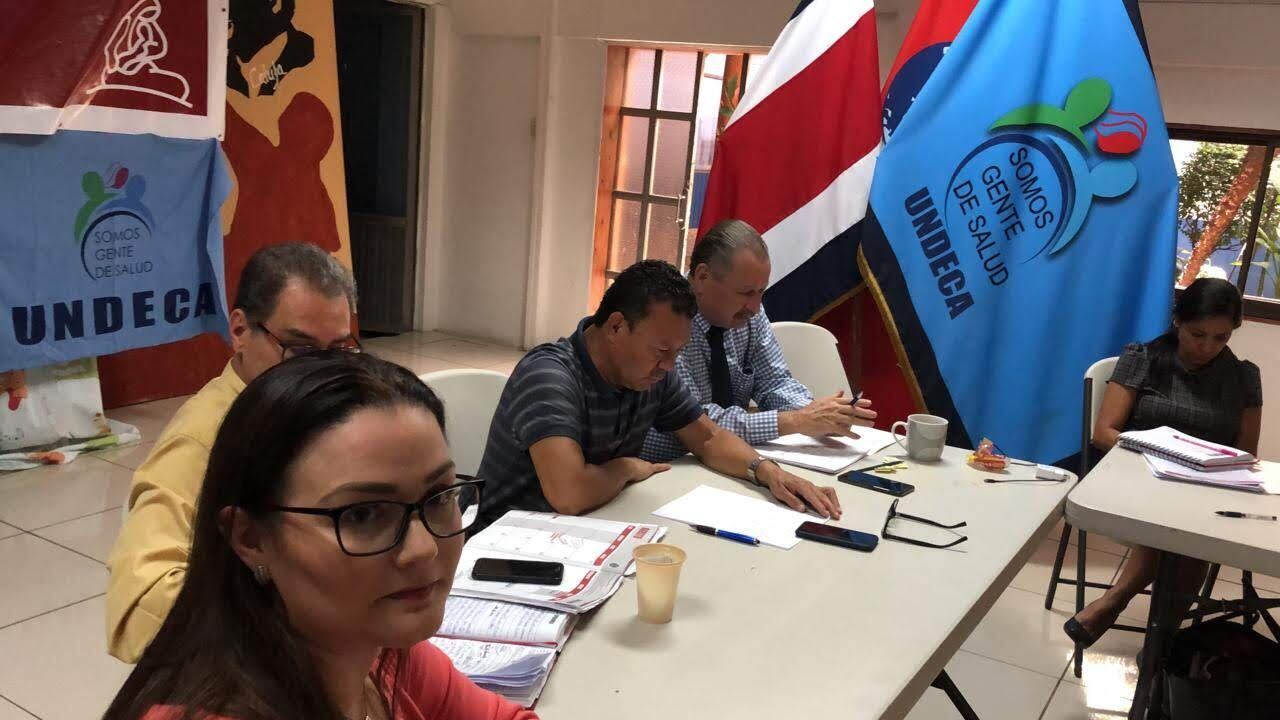 Karolina Chinchilla (izquierda) fue destituida de su cargo como secretaria de Educación de la Junta Directiva del Sindicato Nacional de Enfermería (Sinae). Foto: Cortesía.