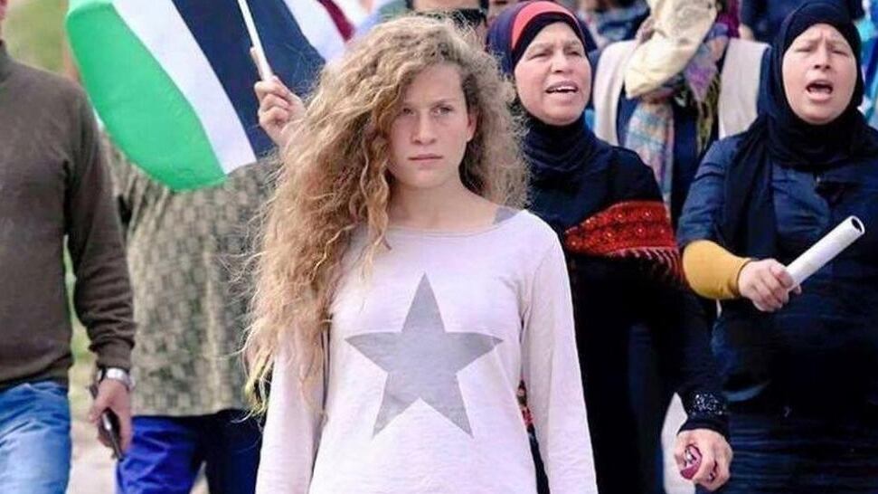Imagen de Ahed Tamimi, quien tiene 22 años y es reconocida por apoyar la causa palestina