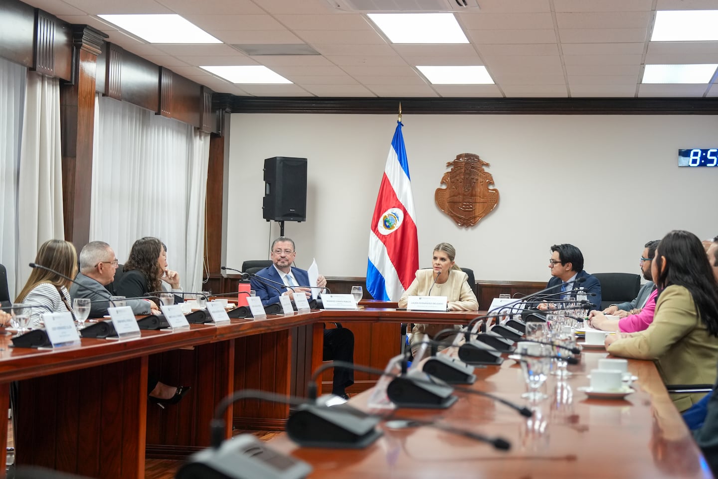 Reunión entre el PLN y Laura Fernández finaliza con acuerdos y descontento de diputada de Cartago