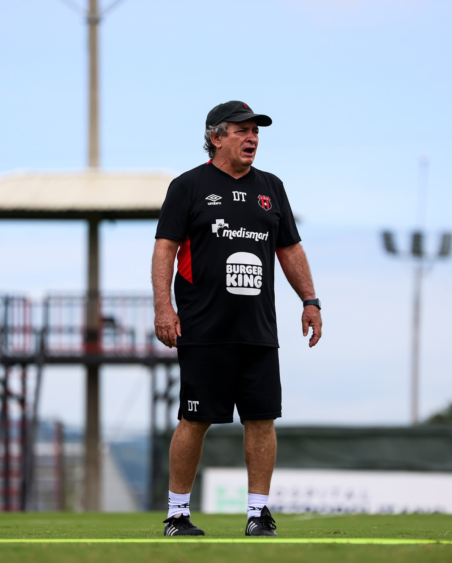 Óscar Ramírez definió su primera alineación titular con Liga Deportiva Alajuelense para el Torneo de Apertura 2025.