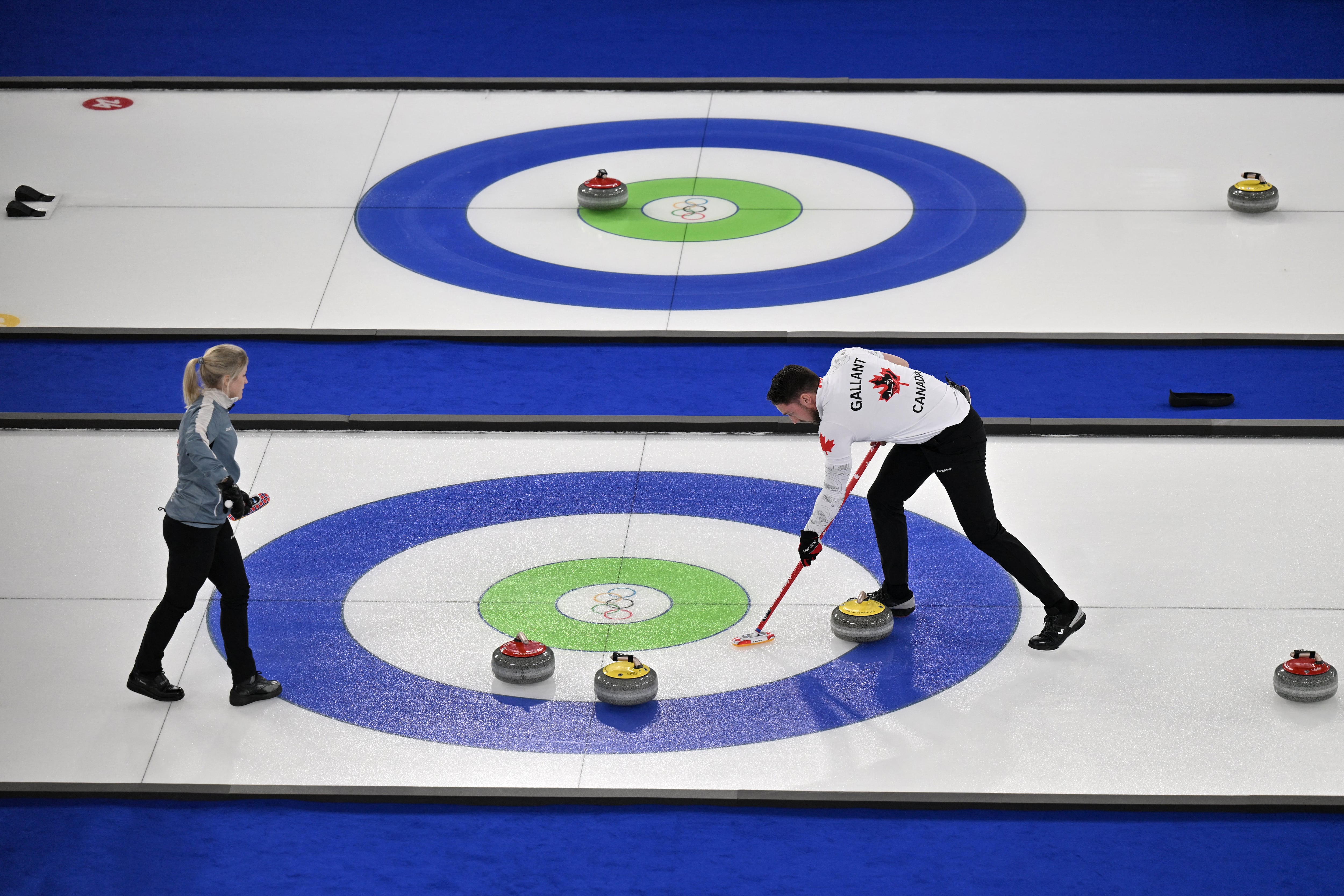 Las competencias de curling, uno de los deportes más llamativos de los Juegos de Invierno 2026, ya comenzaron en Milán.