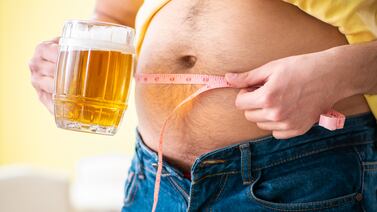 Estudio científico revela la relación entre la ‘barriga cervecera’ y los problemas cardíacos
