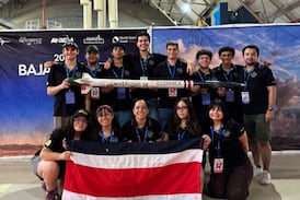 ¡Trofeo para Costa Rica! Estudiantes de la UCR se coronan campeones de torneo internacional de cohetería en México