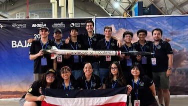 ¡Trofeo para Costa Rica! Estudiantes de la UCR se coronan campeones de torneo internacional de cohetería en México