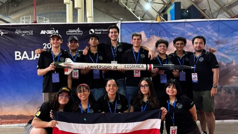 ¡Trofeo para Costa Rica! Estudiantes de la UCR se coronan campeones de torneo internacional de cohetería en México