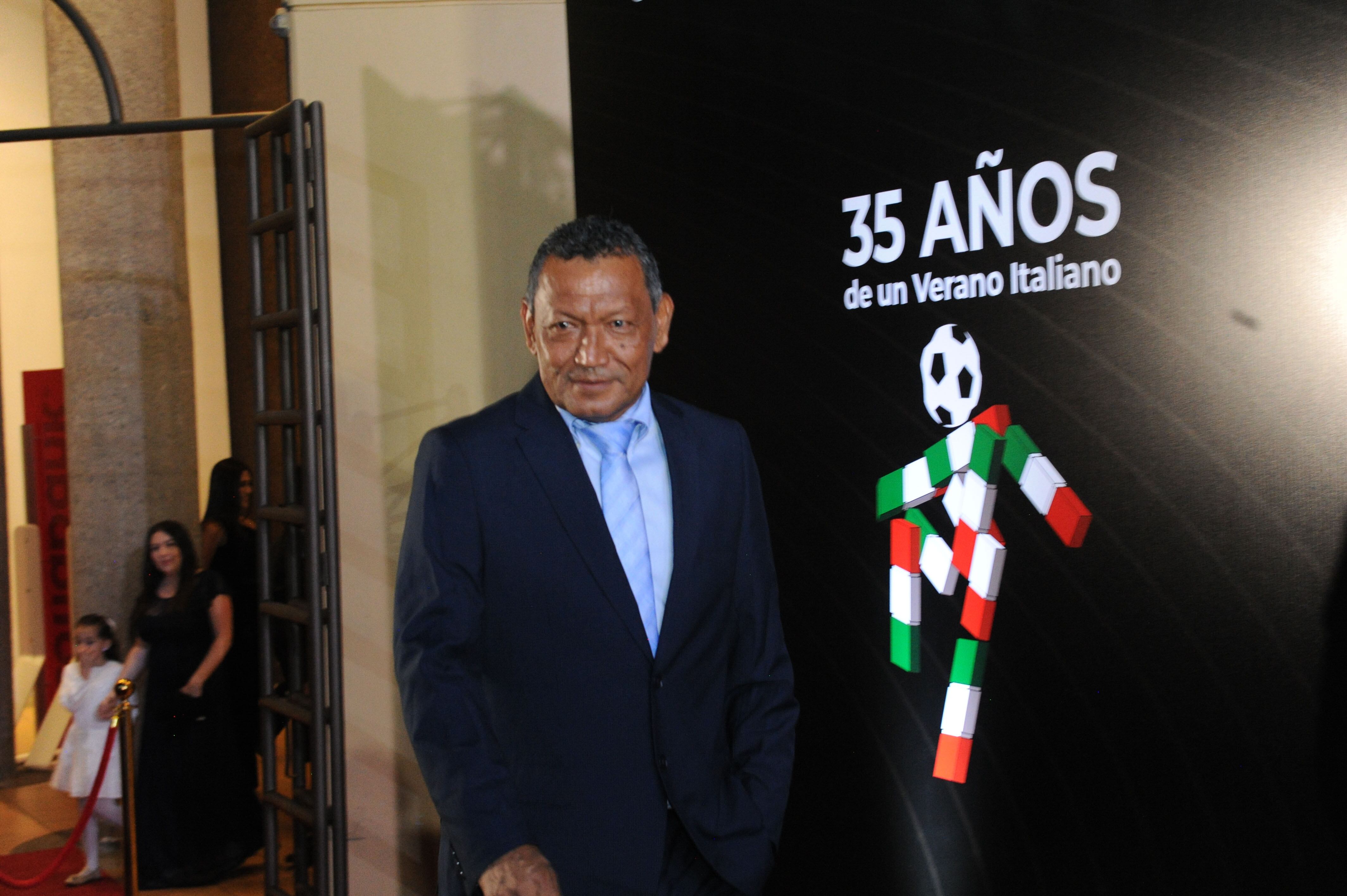 HOMENAJE A LOS MUNDIALISTAS TICOS Y A "BORA" MILUTINOVIC .