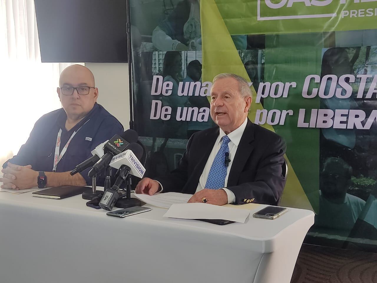 El precandidato liberacionista Enrique Castillo ofreció una conferencia de prensa este lunes 27 de enero