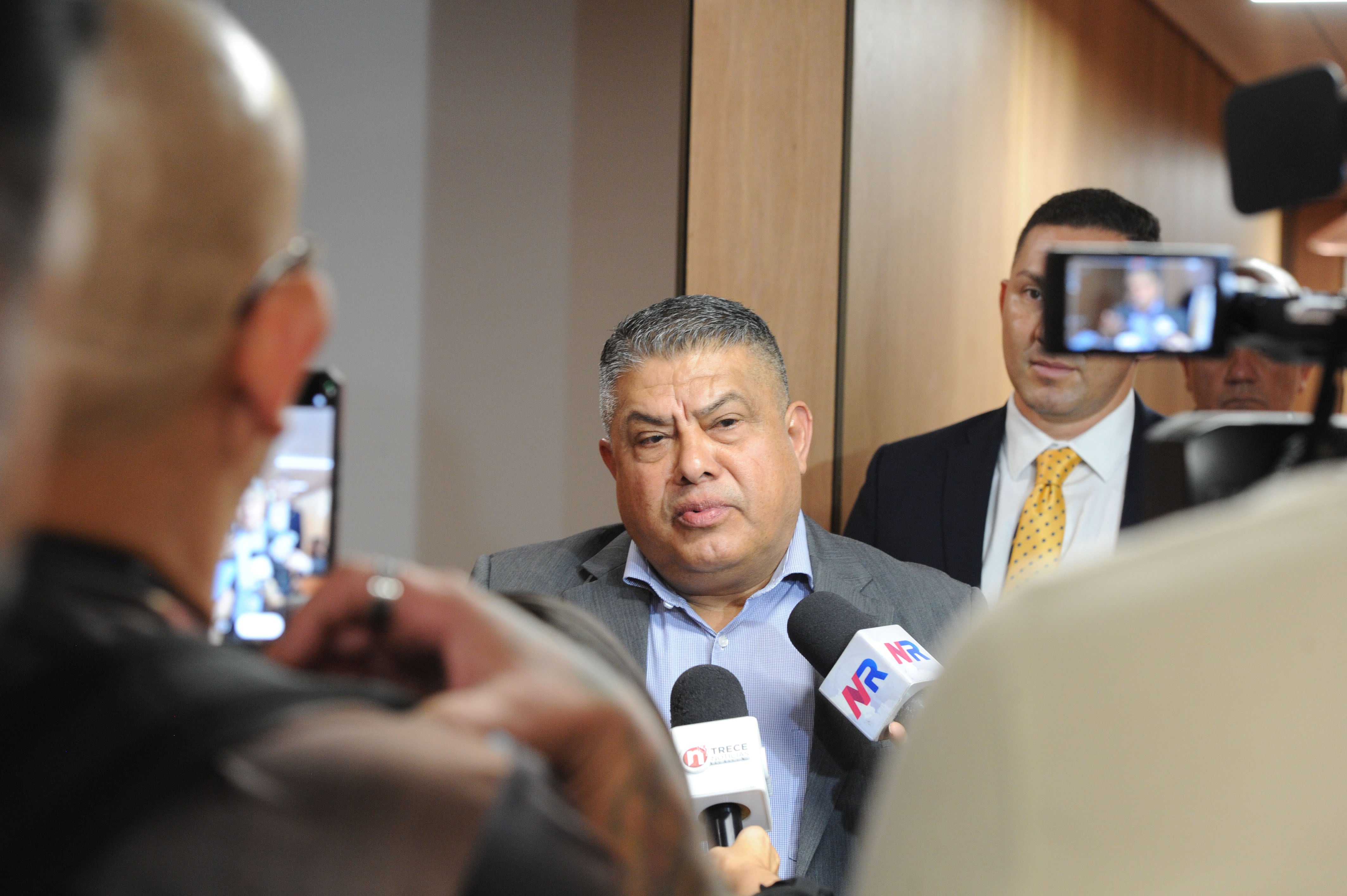 Compadece el Sr Jorge Torres director de la Dirección de Inteligencia y Seguridad ( DIS ).