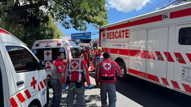 Video muestra escena de accidente en Hatillo: Cruz Roja atendió a 20 personas