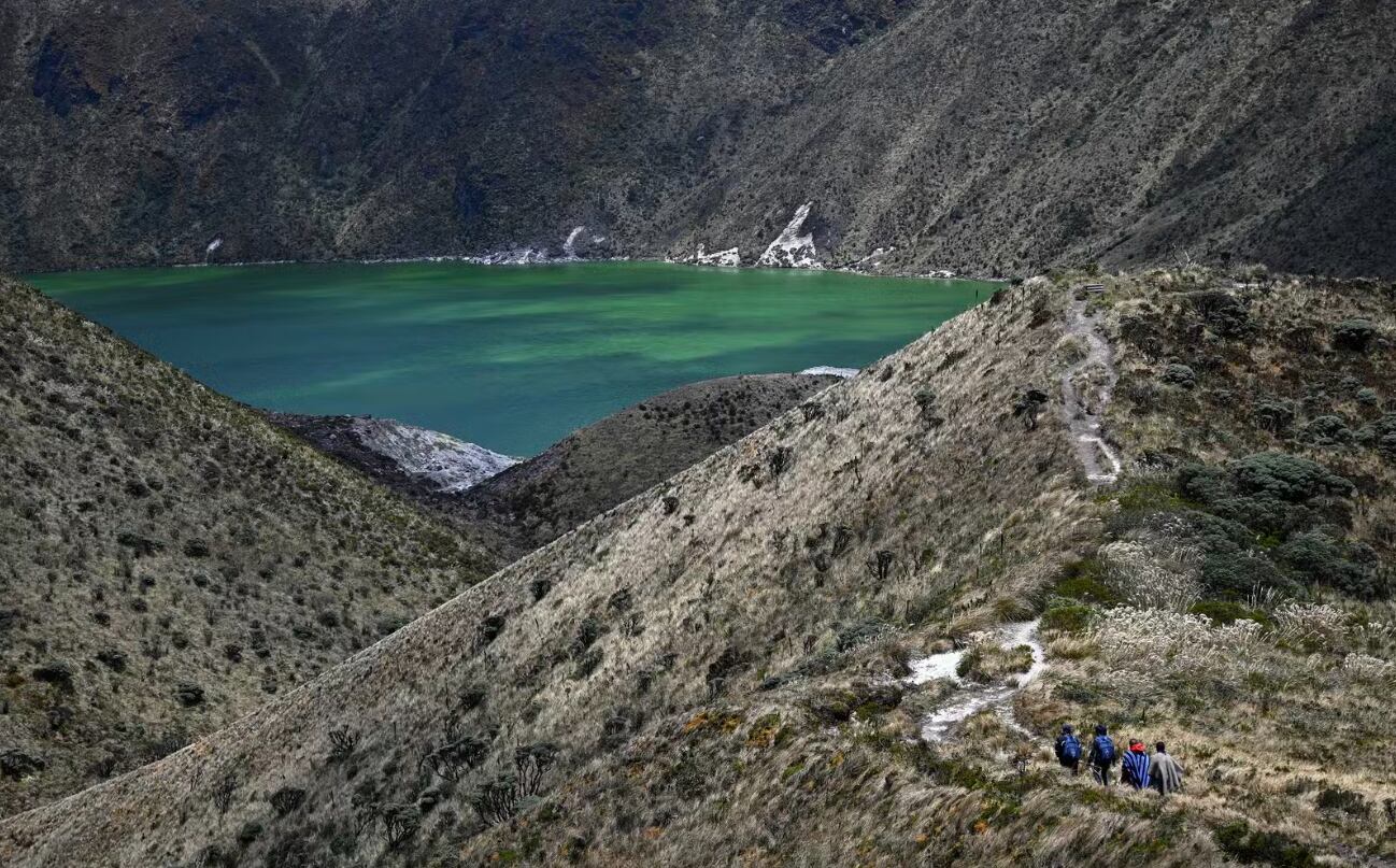 El sistema lagunar de Lagoa Verde es la única fuente de agua potable para tres comunidades vecinas, vital para su subsistencia. Foto: Joaquin Sarmiento / AFP