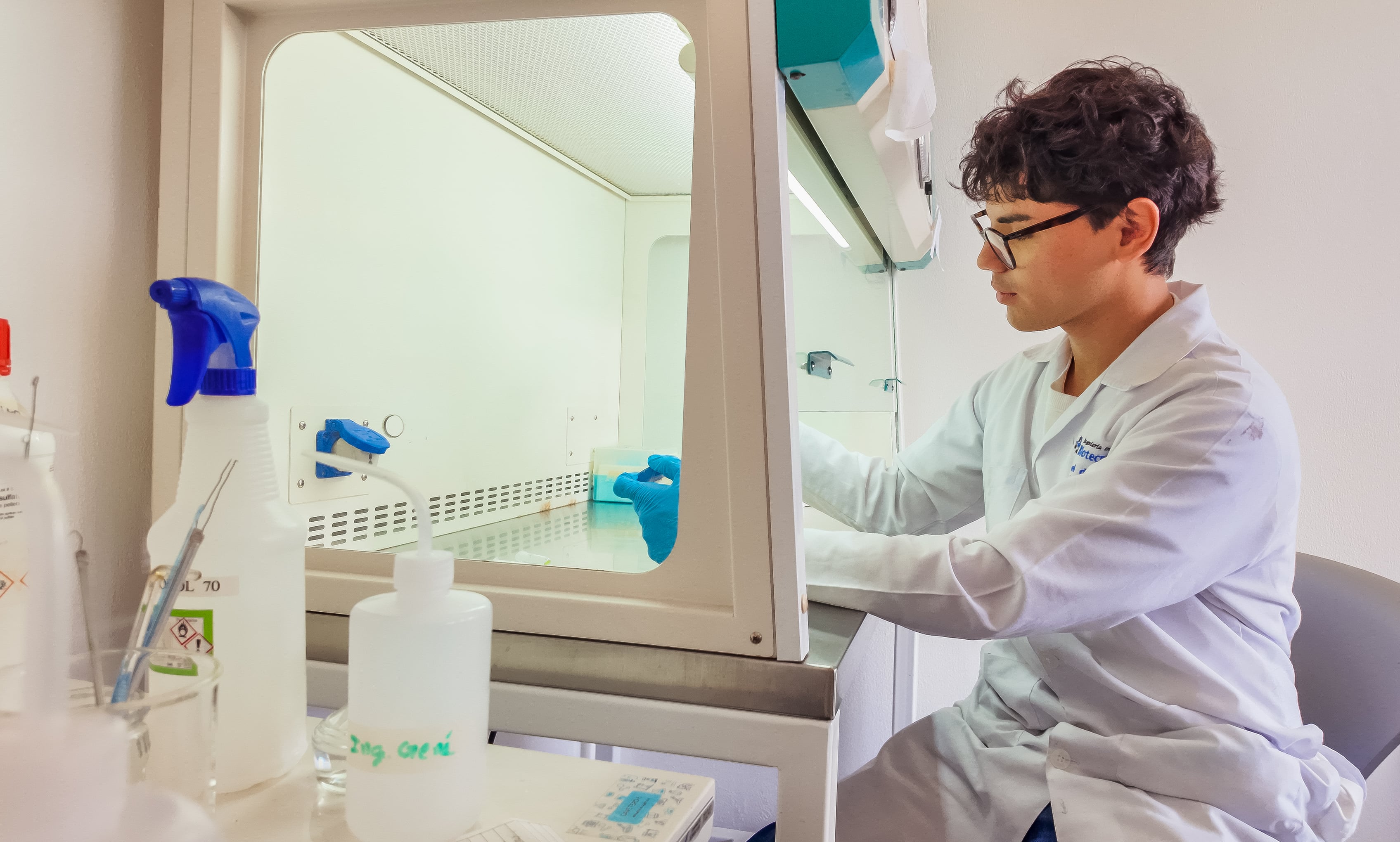 Marcel Arrieta integró el equipo latinoamericano que triunfó en una competencia internacional de biología sintética organizada por iGEM.