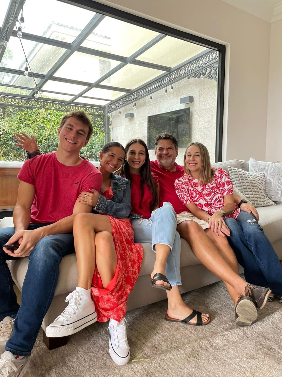 (De izq a der) Jorge Arturo Rodríguez, María Jesús, Ana María Rodríguez, Jorge Emilio Rodríguez y Gabriela Valladares conforman la familia de la comunicadora.