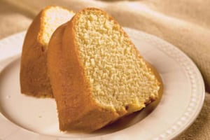 El queque seco básico es fácil de cocinar.