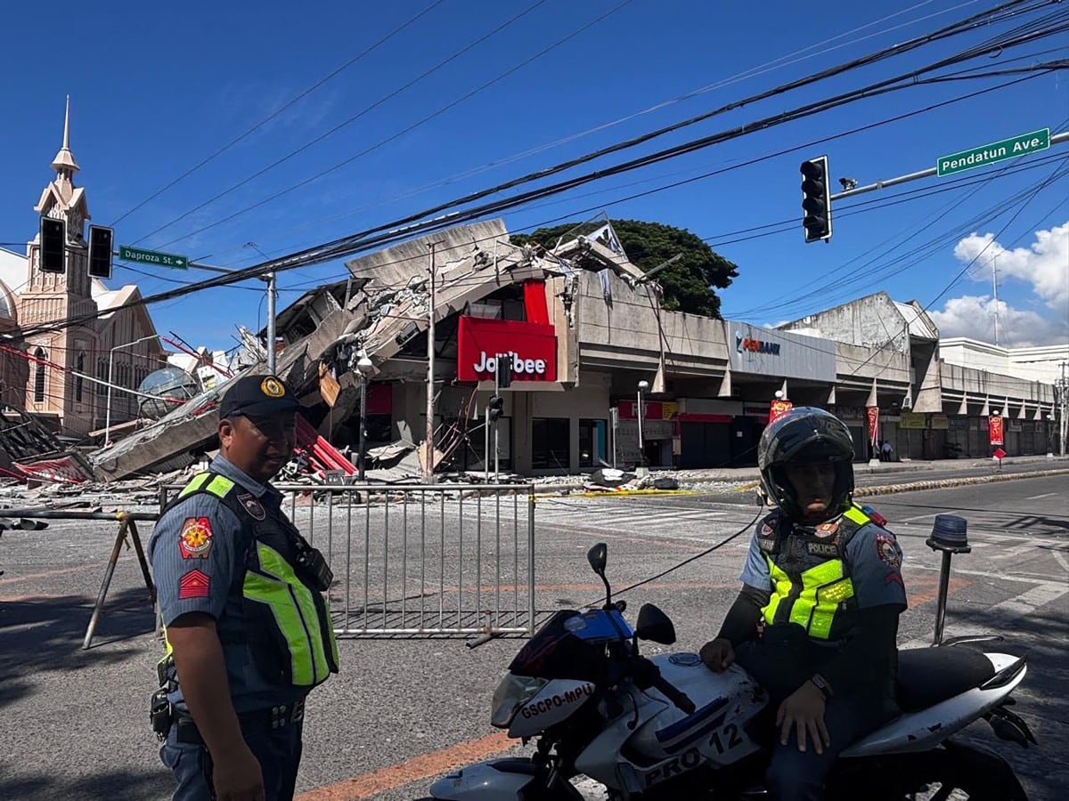 Un muerto y edificios colapsados en Filipinas tras potente terremoto de 7,8