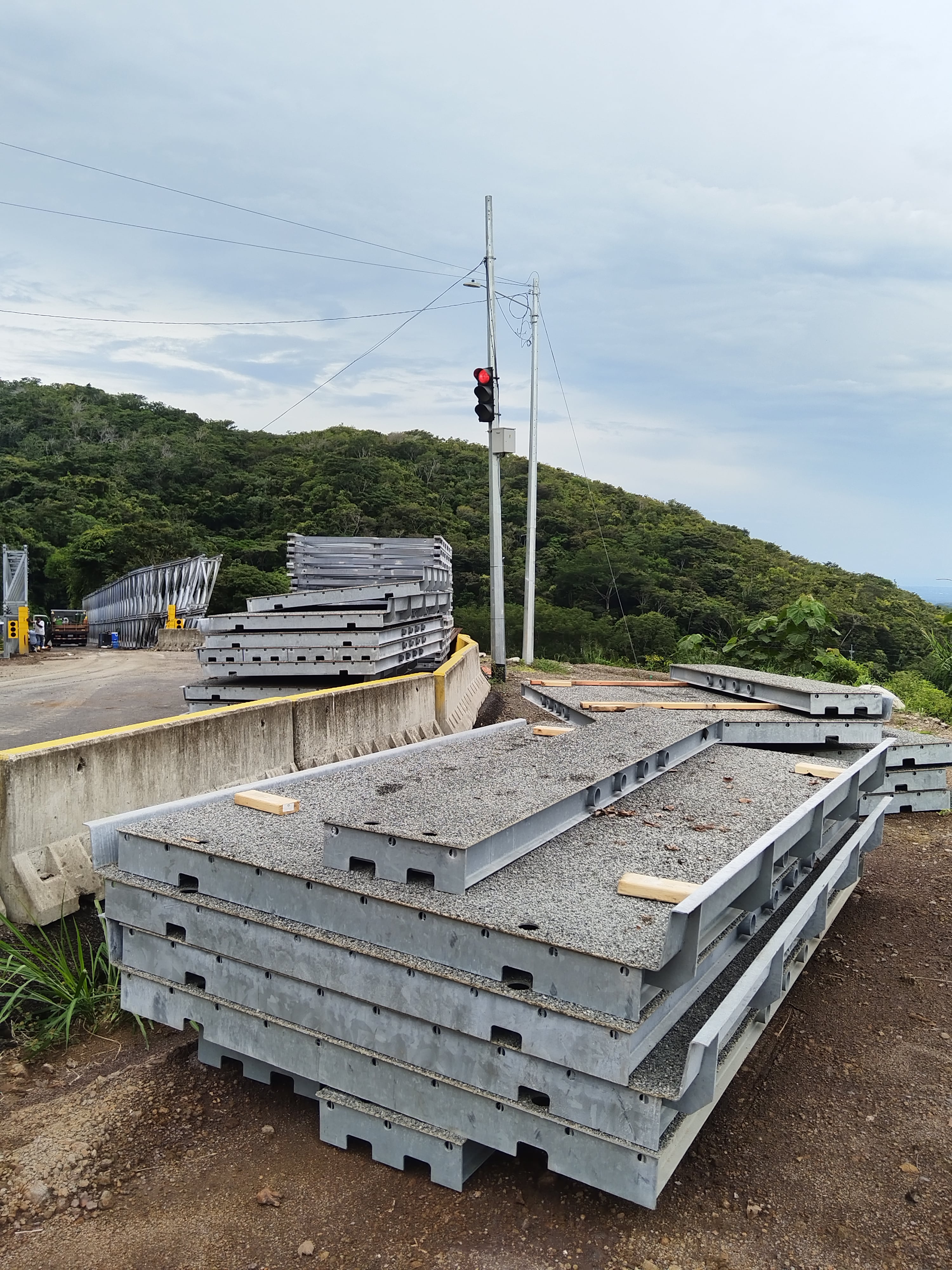 El pasado 7 de setiembre un camión chocó contra el puente modular en Cambronero.