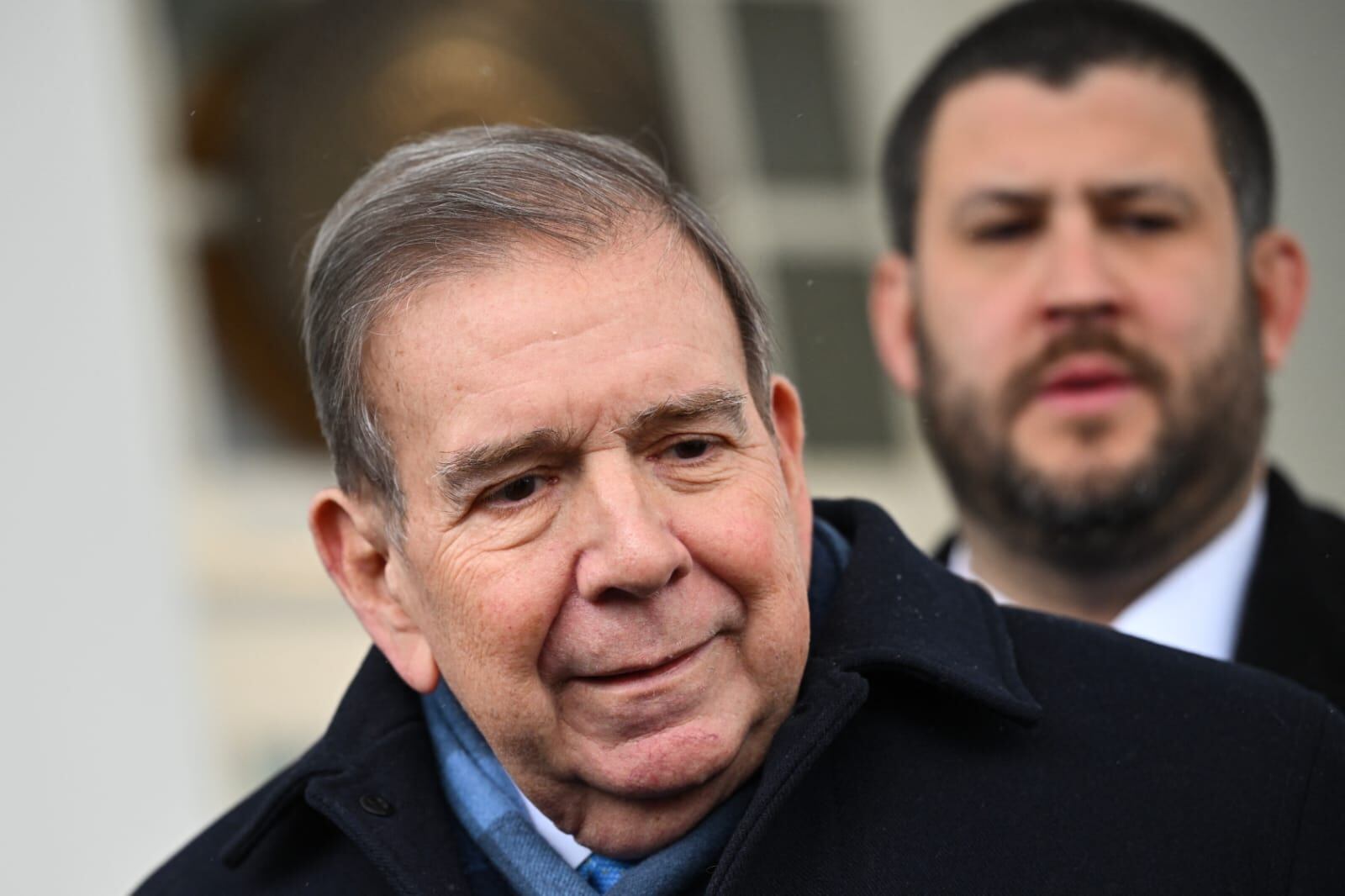 Edmundo González Urrutia, líder opositor venezolano, durante su visita a Washington para reunirse con el presidente Joe Biden y abordar la recuperación democrática de Venezuela.
Pie de Foto: Edmundo González Urrutia, opositor venezolano, agradeció a Joe Biden el respaldo en su lucha por la democracia en Venezuela durante su visita a Washington, donde también mantuvo reuniones clave.
