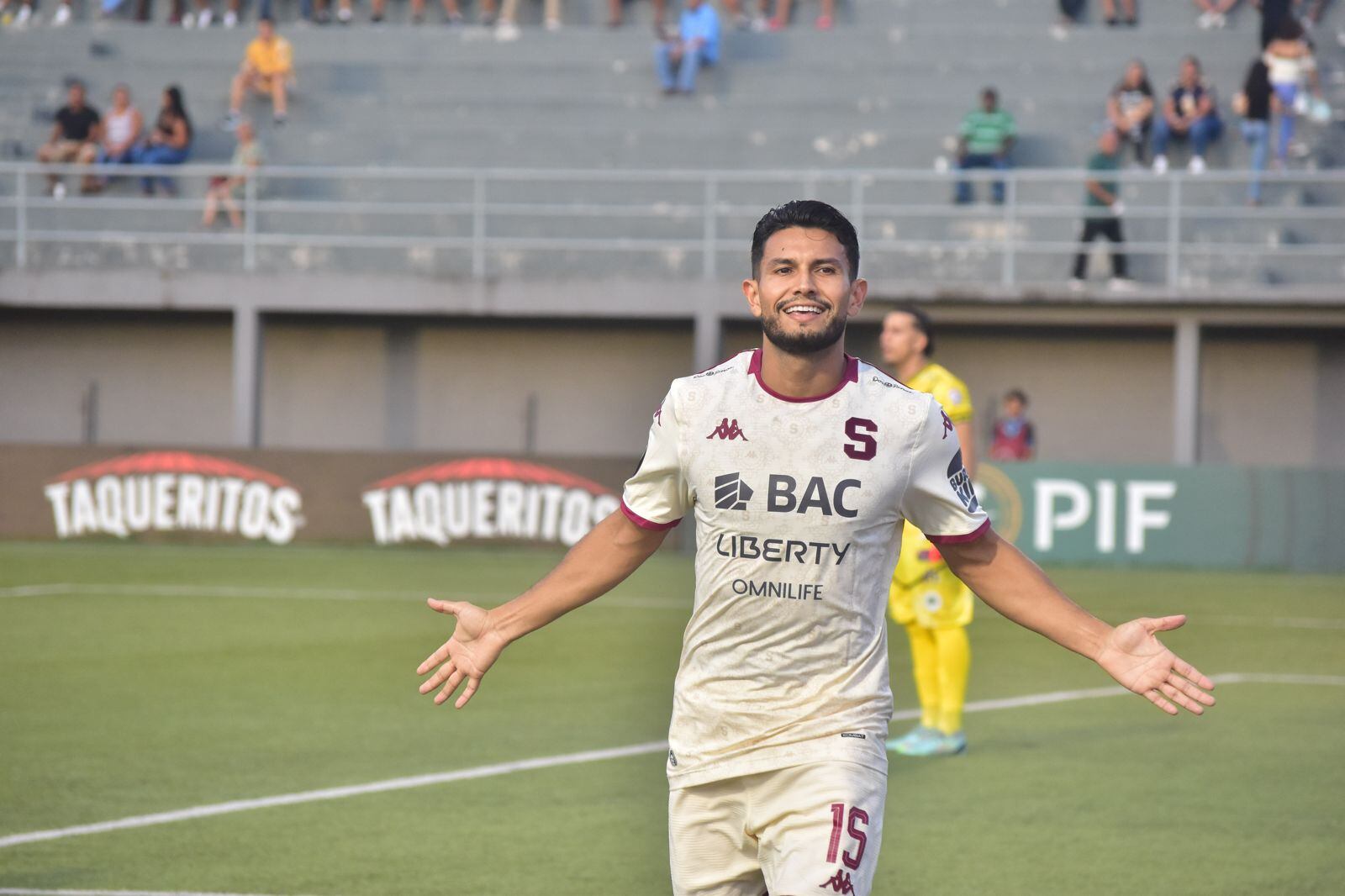 Deyver Vega festejo su gol