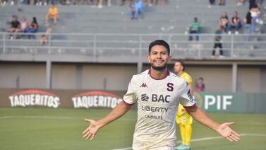 Jugador de Saprissa pasó por el quirófano debido a lesión de rodilla; este es el tiempo que quedará fuera
