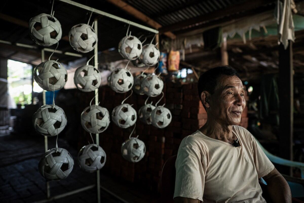 This photo taken on May 25, 2025 shows female chinlone player Phyu Sin Phyo practicing for a solo Tapindaing performance during a training session in Yangon. Mastering control of the rising and falling rattan chinlone ball teaches patience, says a veteran of the traditional Myanmar sport -- a quality dearly needed in the long-suffering nation. (Photo by Sai Aung MAIN / AFP) / TO GO WITH 'MYANMAR-SPORT-CULTURE-CONFLICT-CHINLONE,FOCUS' BY LYNN MYAT AND HLA-HLA HTAY