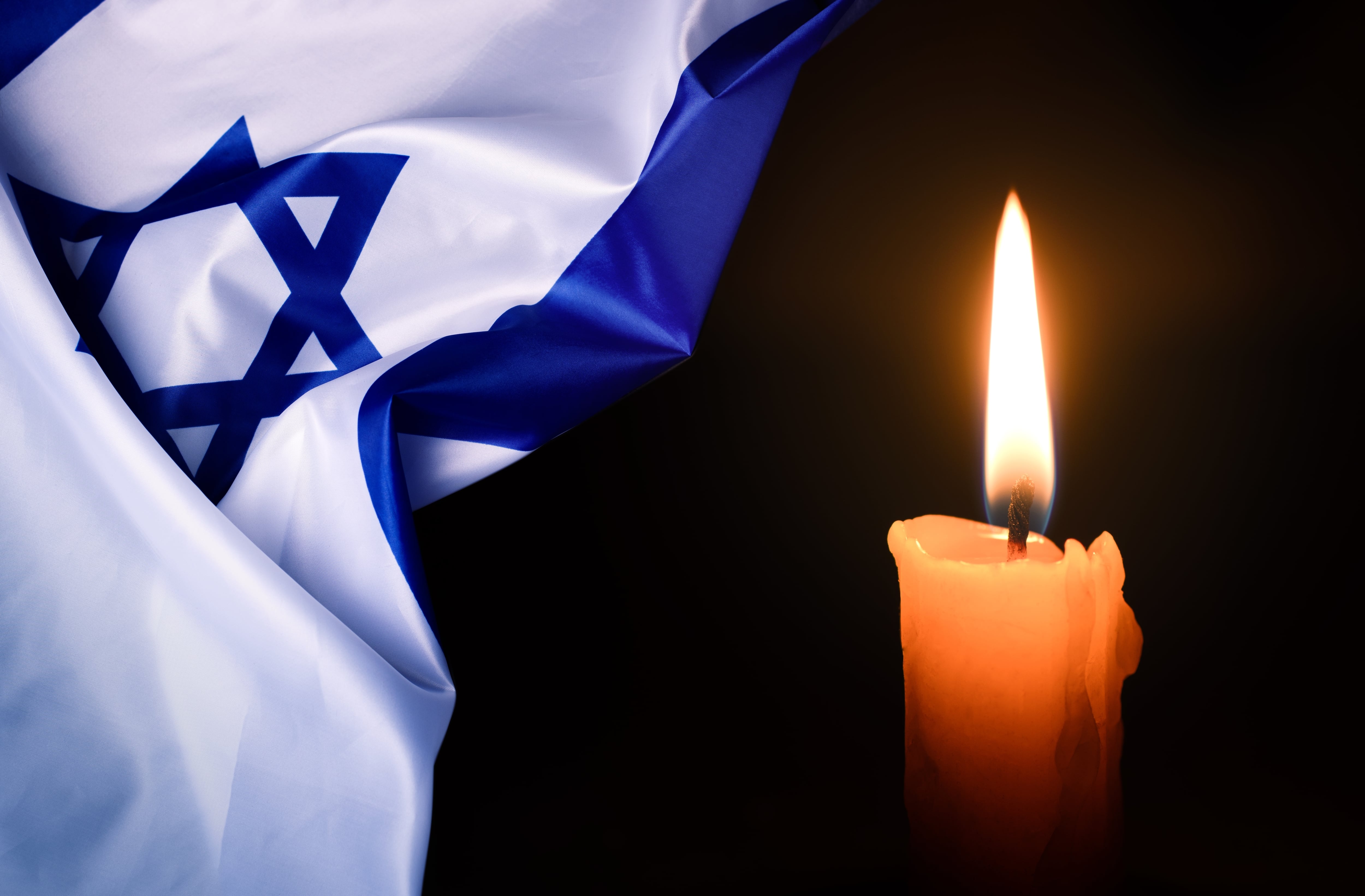 Bandera de Israel, candela encendida. Muertes de civiles. Guerras de israel