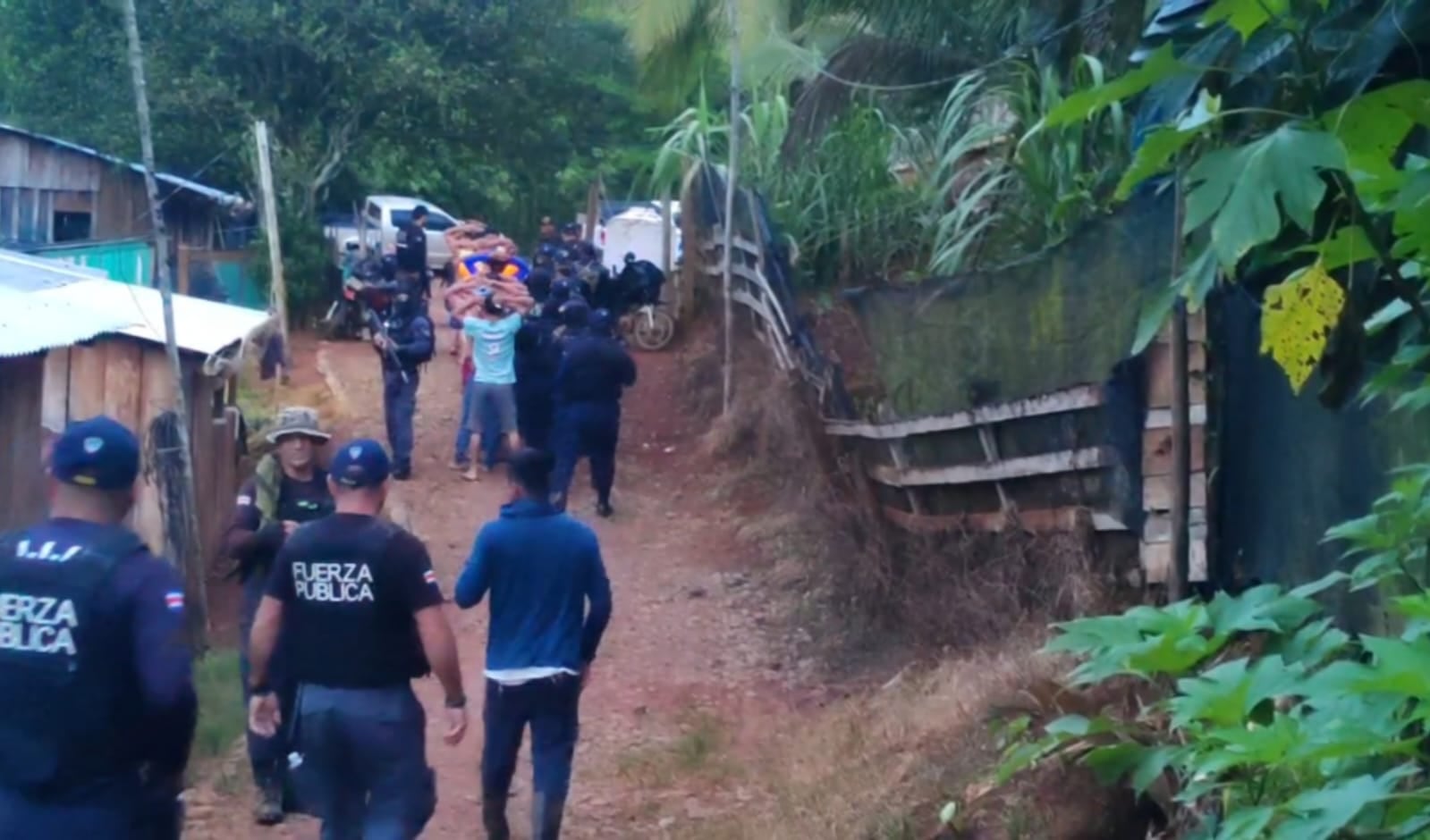 Fuerza Pública interviene cuarterías clandestinas en la frontera norte y detiene a 36 presuntos oreros