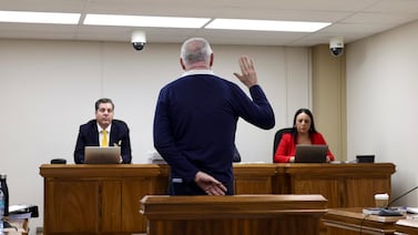 Padrastro de sospechoso de matar a Nadia Peraza se contradice sobre herida en la mano del sospechoso