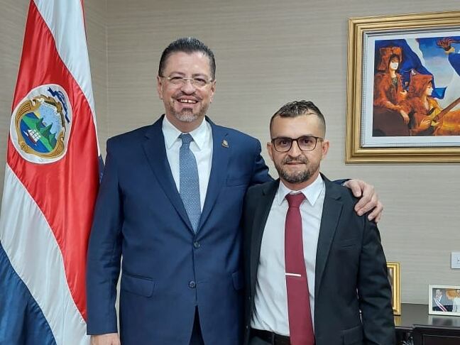 El asesor del presidente Rodrigo Chaves, Ariel Mora Fallas, es conocido en redes sociales como el "Profe Ariel".