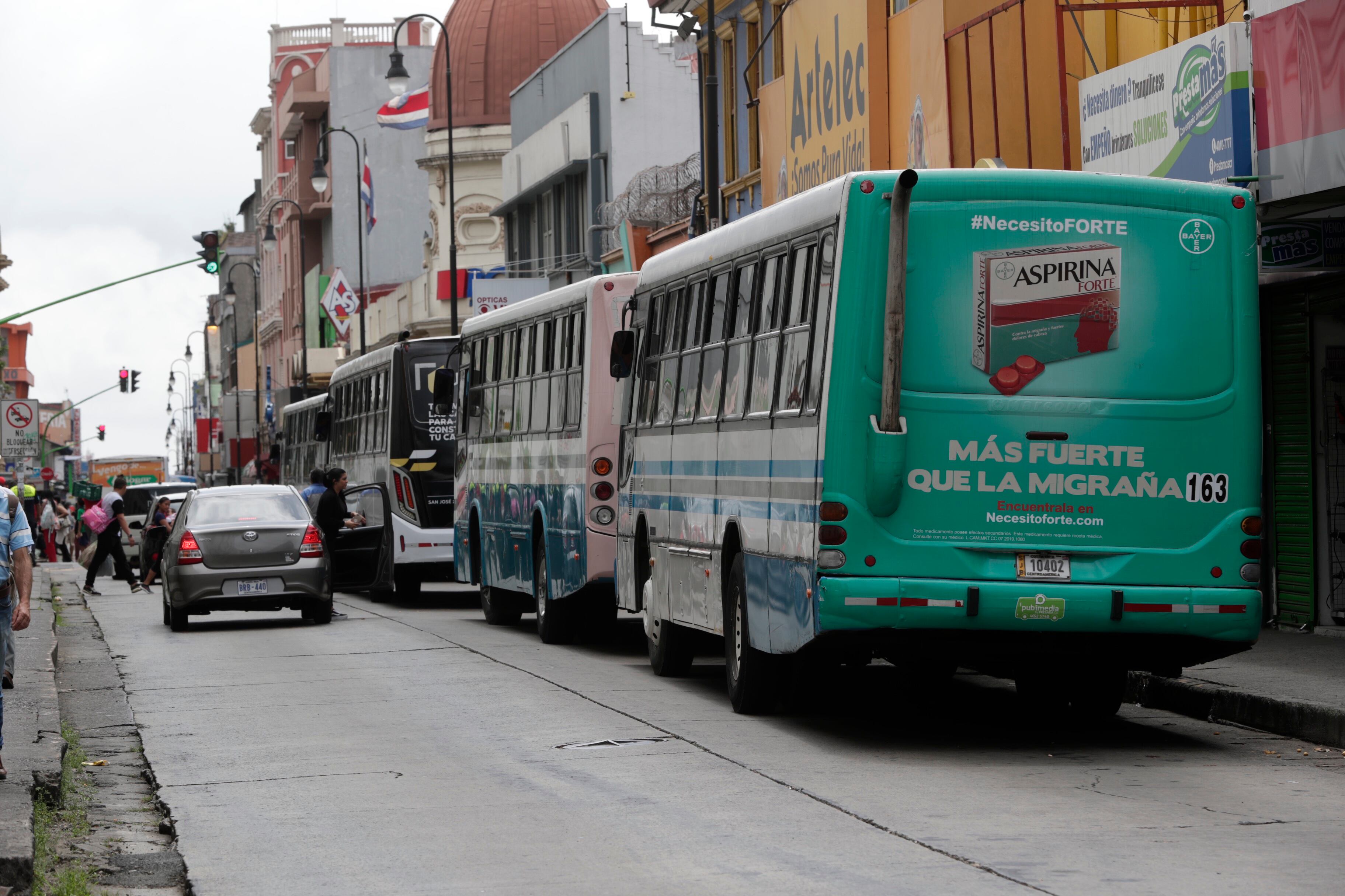 26/08/2019, San José, recorrido por las paradas de buses de Tibas, Guadalupe y San Pedro, ya que se quiere cambiar la forma en que funcionan estas paradas para evitar las presas que causan. Fotografía José Cordero