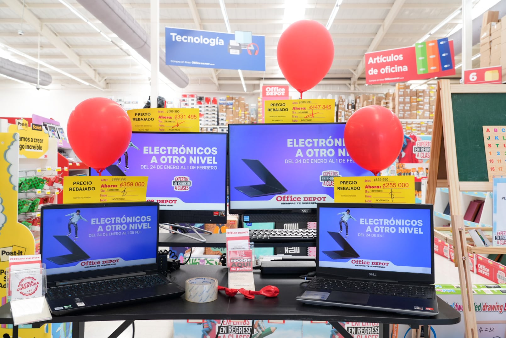 29/01/2026. Entrada a clases. Productos en descuento de artículos escolares en Office Depot. La Uruca, San José. Fotografía: Lilly Arce