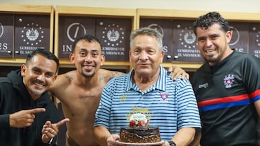 Marvin Solano agrava el momento de Luis Marín y su equipo en El Salvador