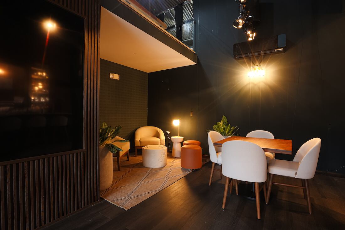 NATU, en Monteverde, es una coctelería que ofrece toda una experiencia a sus consumidores: tragos conceptualizados, storytelling y un local sorprendente.