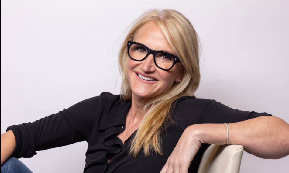 Mel Robbins analizó cómo la aceptación y el cambio de perspectiva pueden fortalecer los vínculos familiares en la adultez.