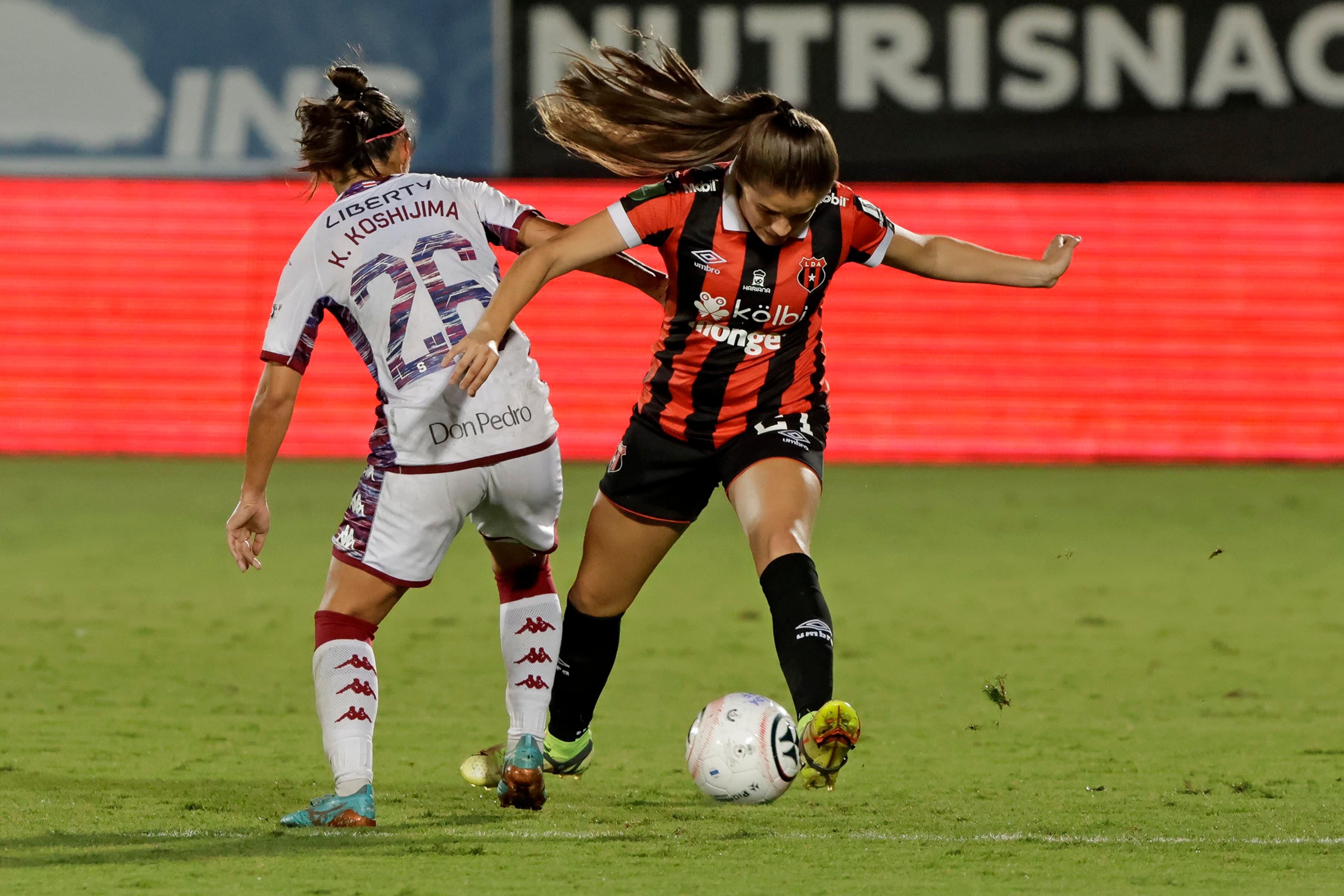 11/11/2023. Estadio Alejandro Morera Soto, Alajuela. Hora: 07:00 p.m. Clásico femenino de la Jornada 13 del Torneo de Clausura 2023 disputado entre la Liga Deportiva Alajuelense (LDA) y el Saprissa FF en el Estadio Alejandro Morera Soto. Fotos: Mayela López