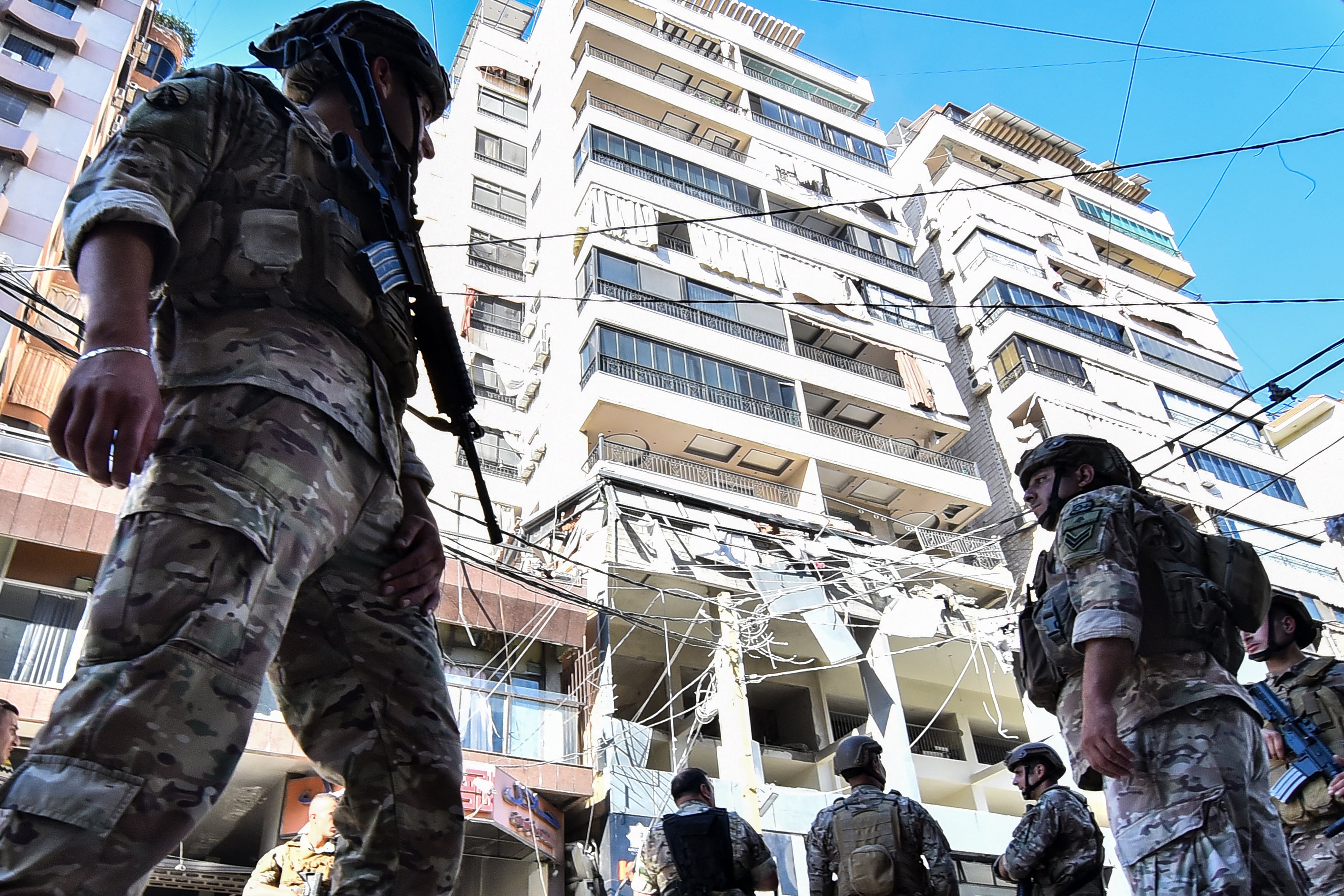 Lebanese army soldiers secure the area of an Israeli airstrike that targeted an apartment on al-Qaem street in Beirut�s southern suburbs on September 26, 2024. Israel flatly rejected on September 26 a push led by key backer the United States for a 21-day ceasefire in Lebanon, as it vowed to keep fighting Hezbollah militants "until victory". (Photo by Fadel ITANI / AFP)